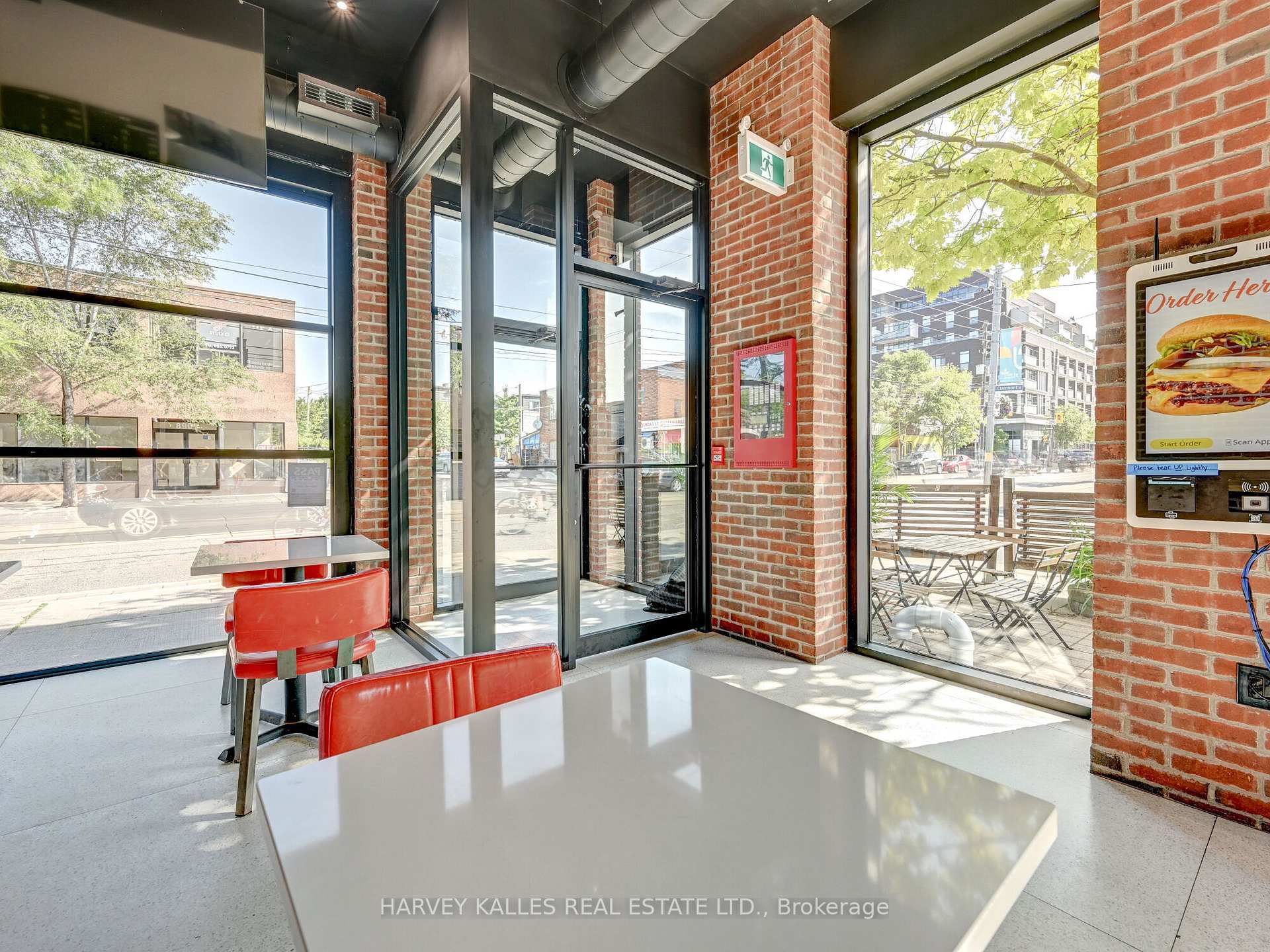 885 Dundas Street W, Toronto