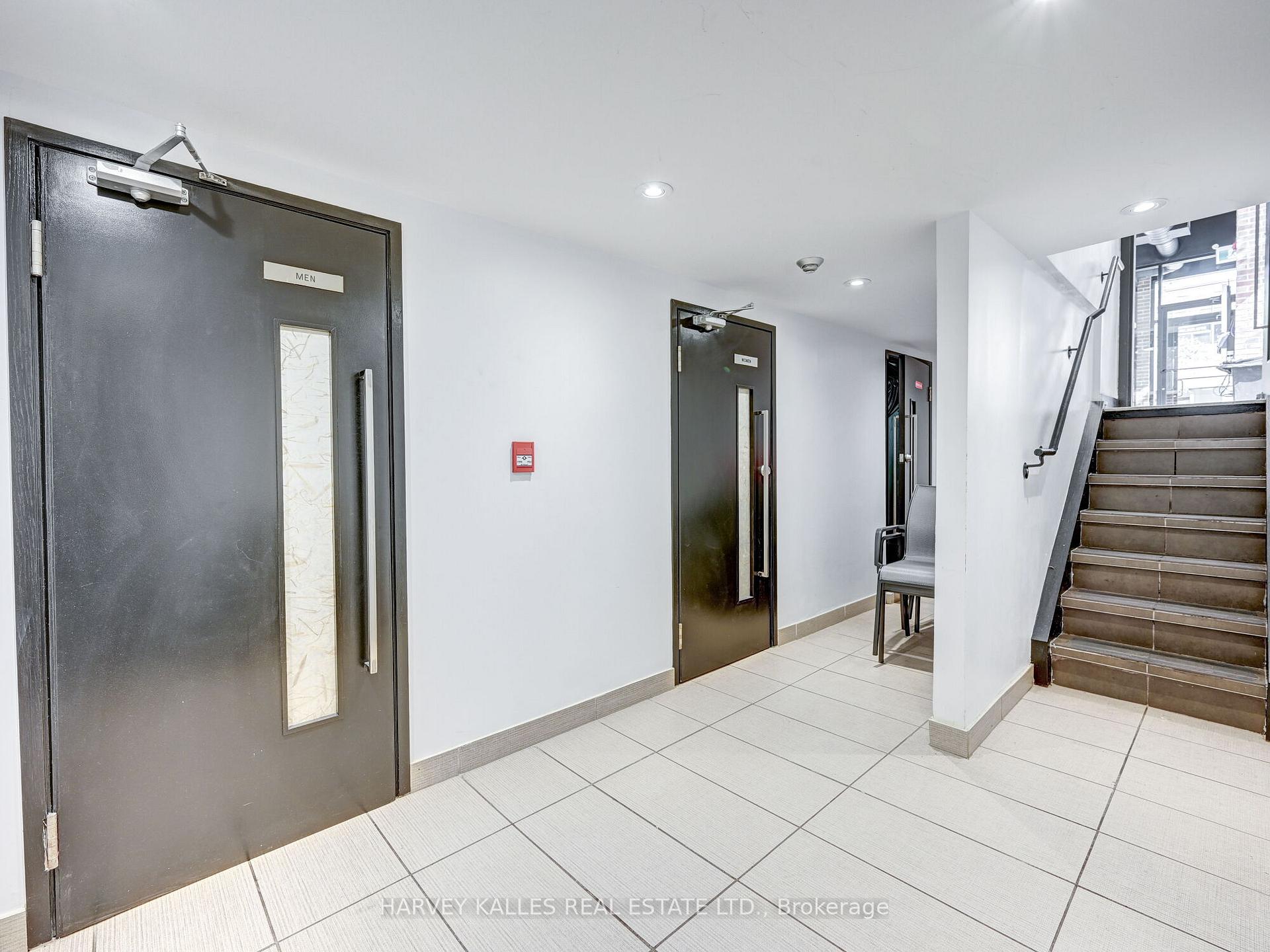 885 Dundas Street W, Toronto