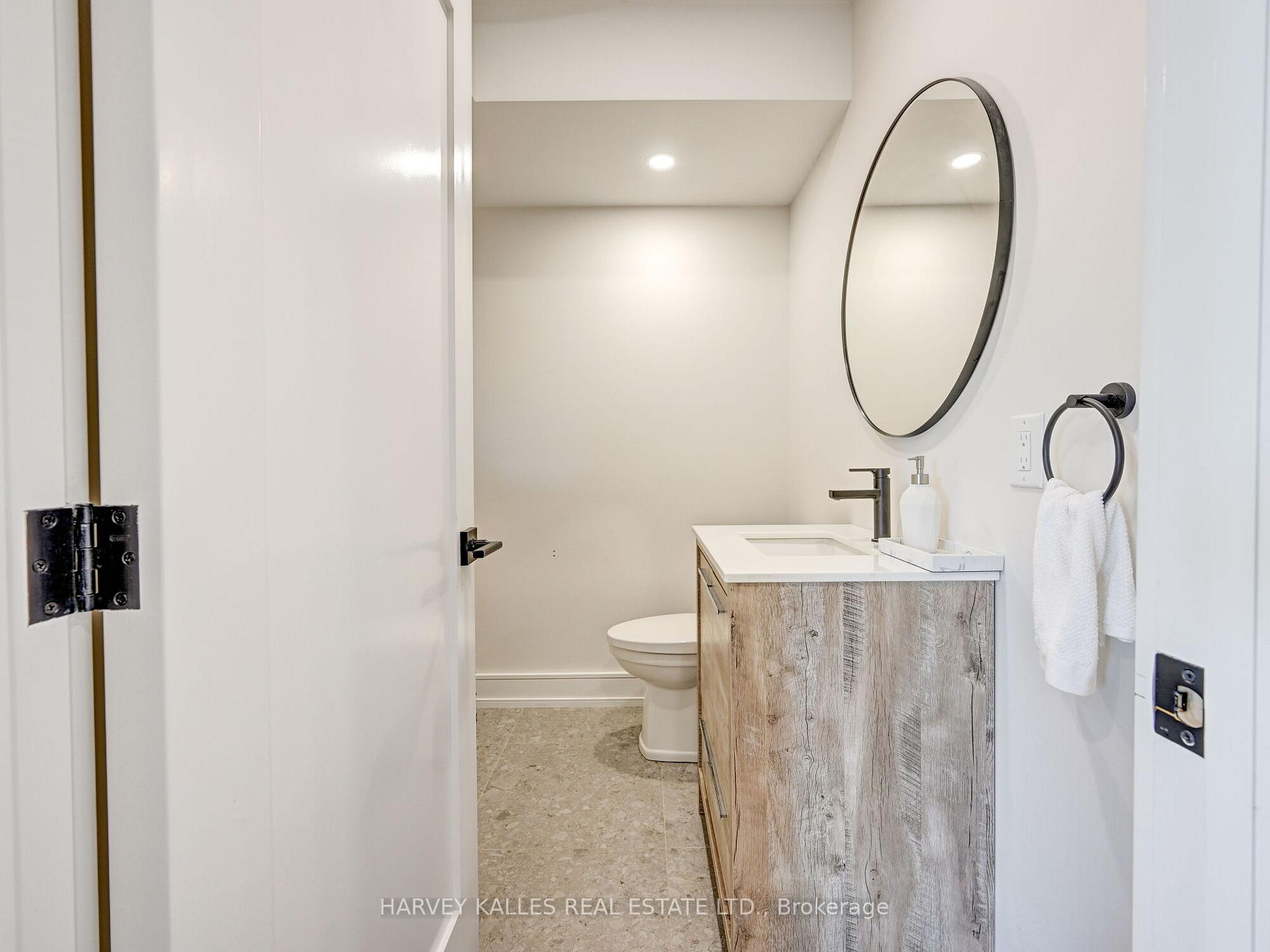 885 Dundas Street W, Toronto