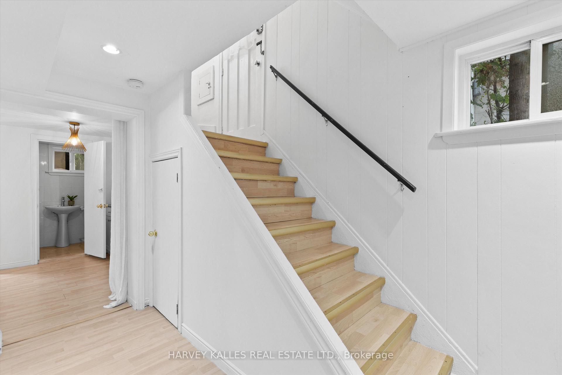 84 Lynnhaven Road, Toronto