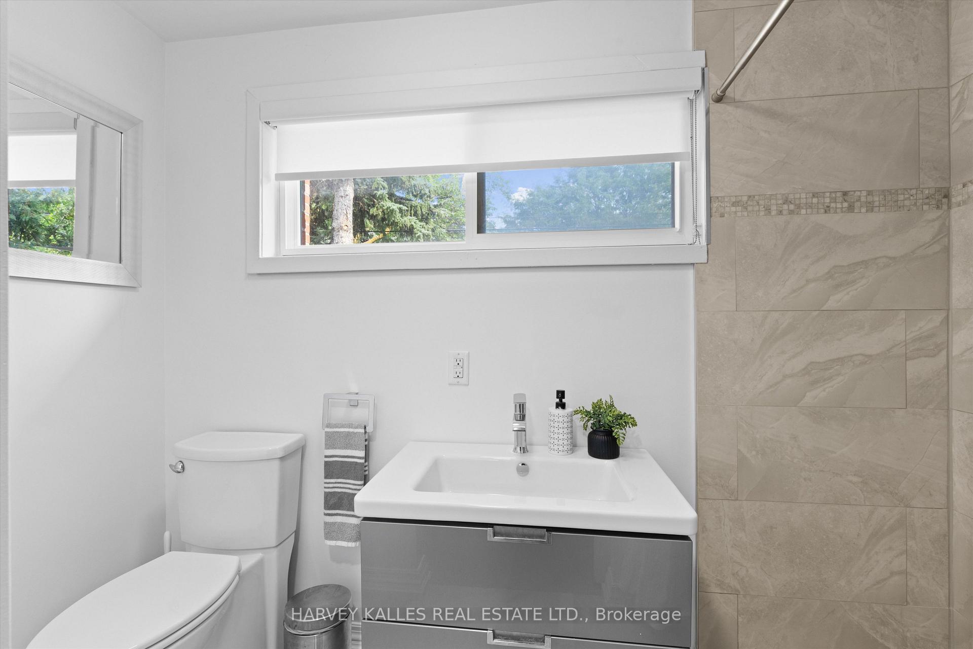 84 Lynnhaven Road, Toronto