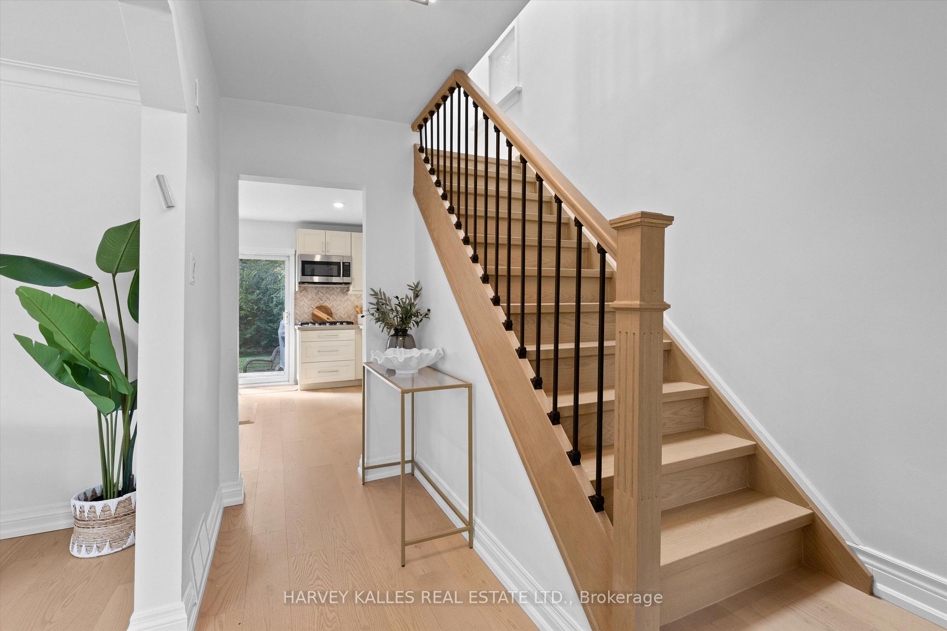 84 Lynnhaven Road, Toronto