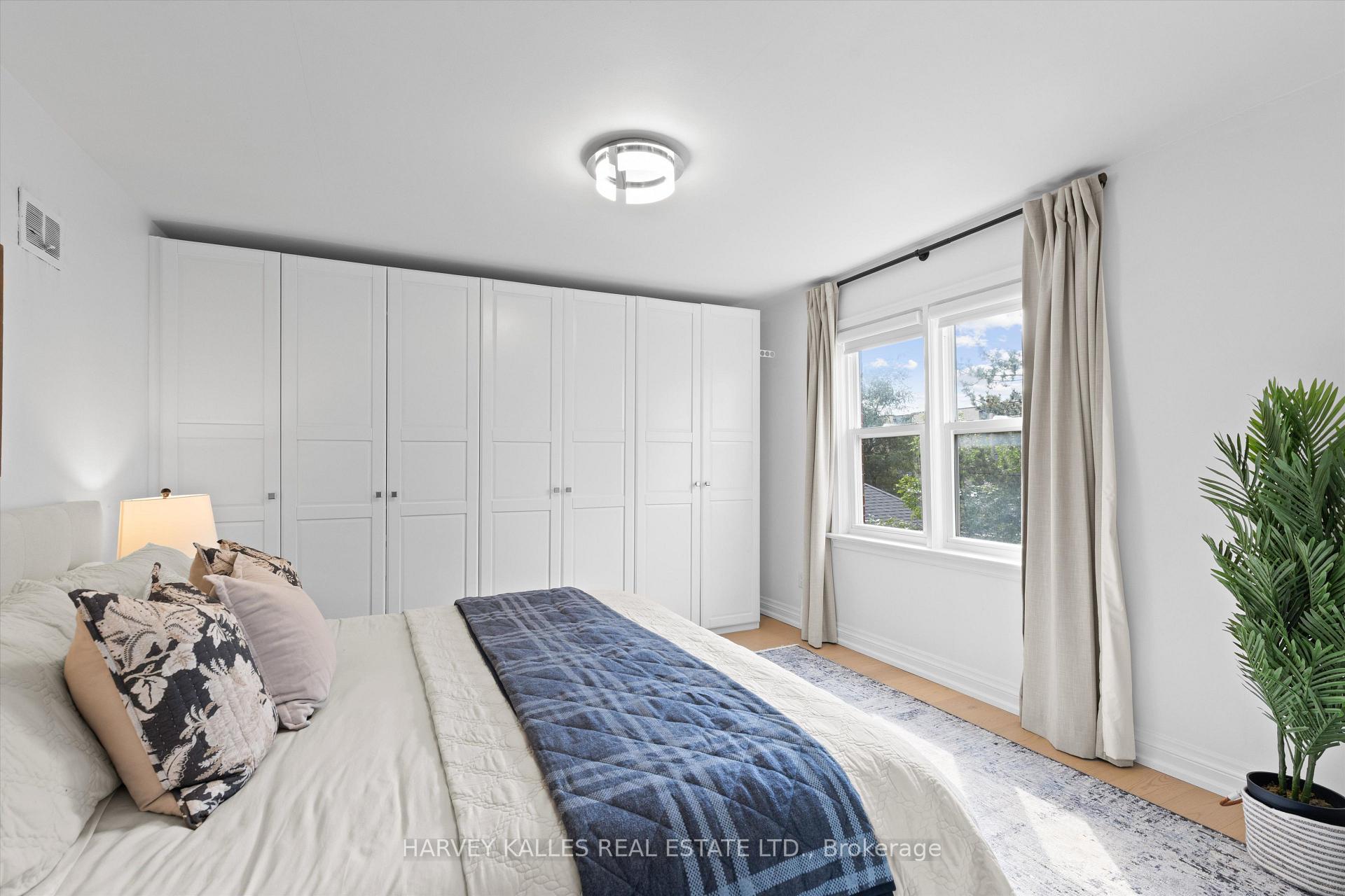 84 Lynnhaven Road, Toronto