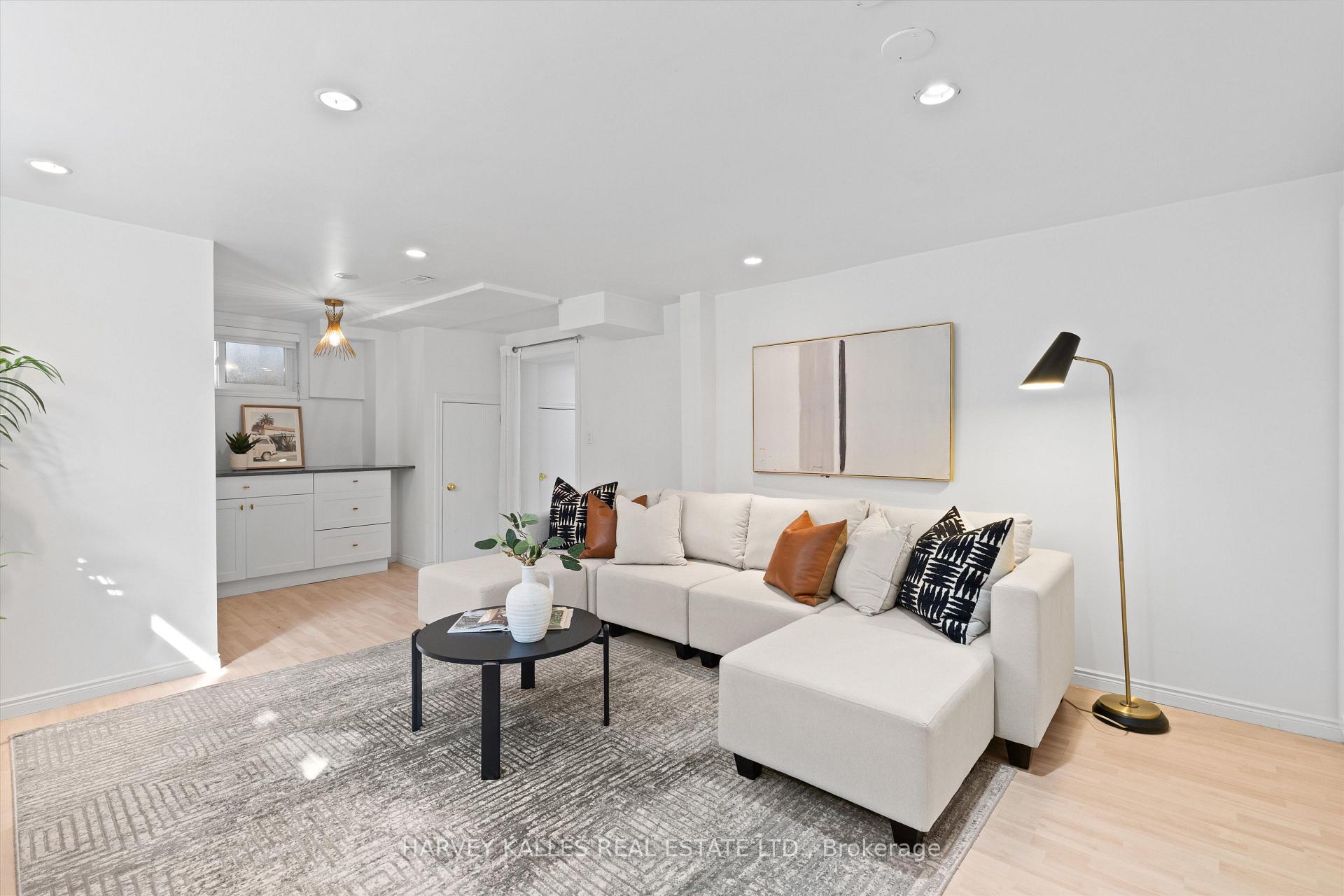 84 Lynnhaven Road, Toronto