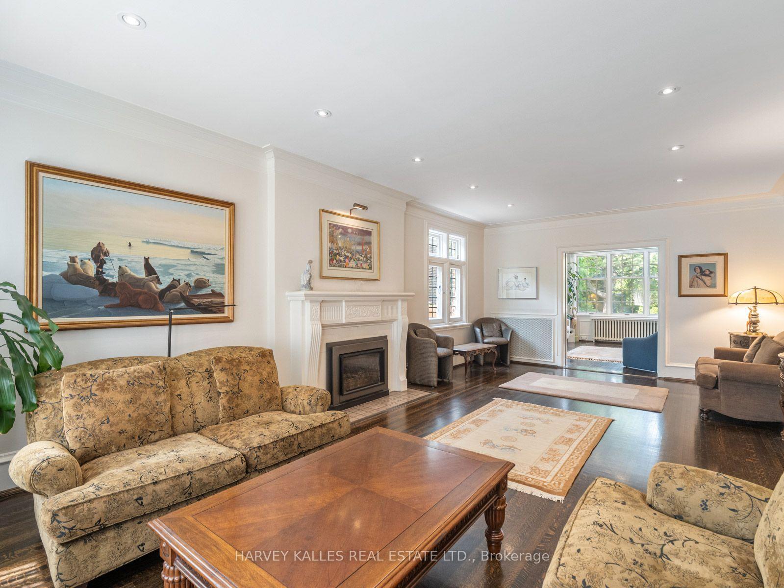 14 Dewbourne Avenue, Toronto