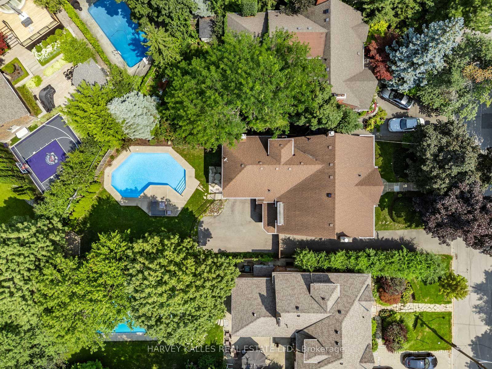 14 Dewbourne Avenue, Toronto