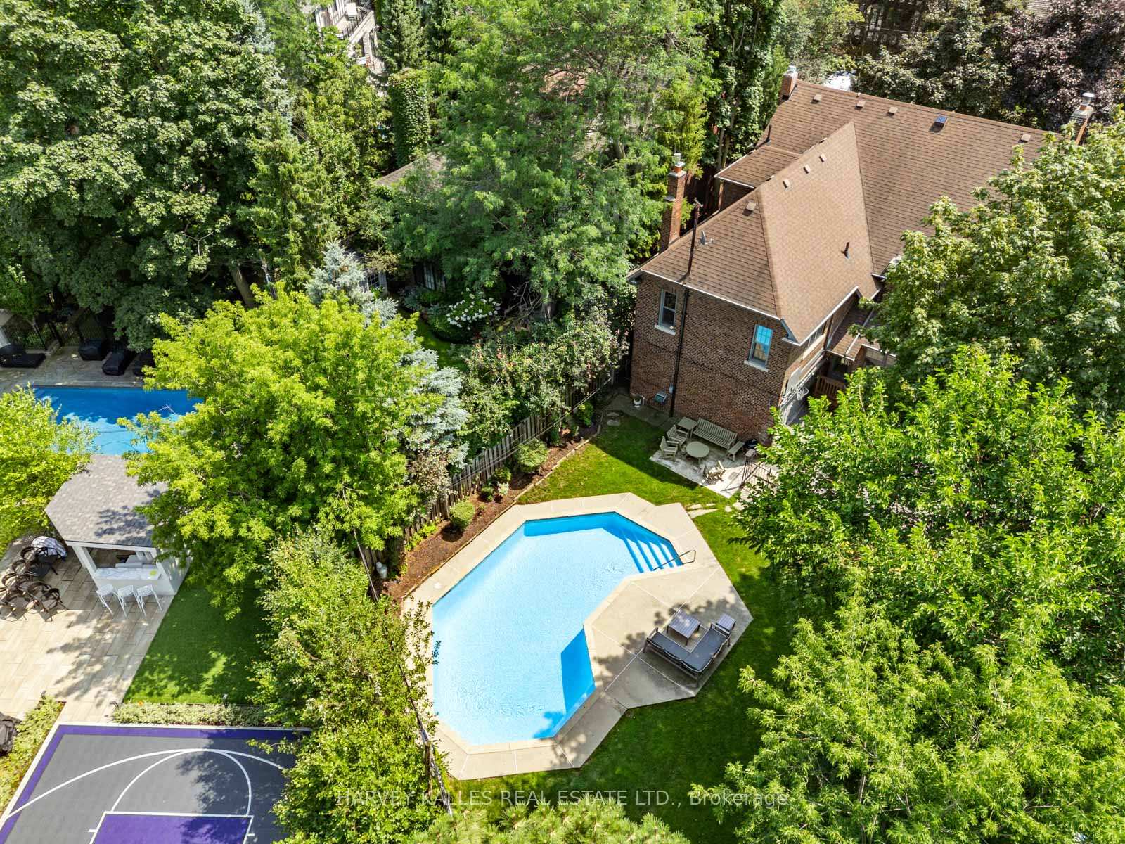 14 Dewbourne Avenue, Toronto