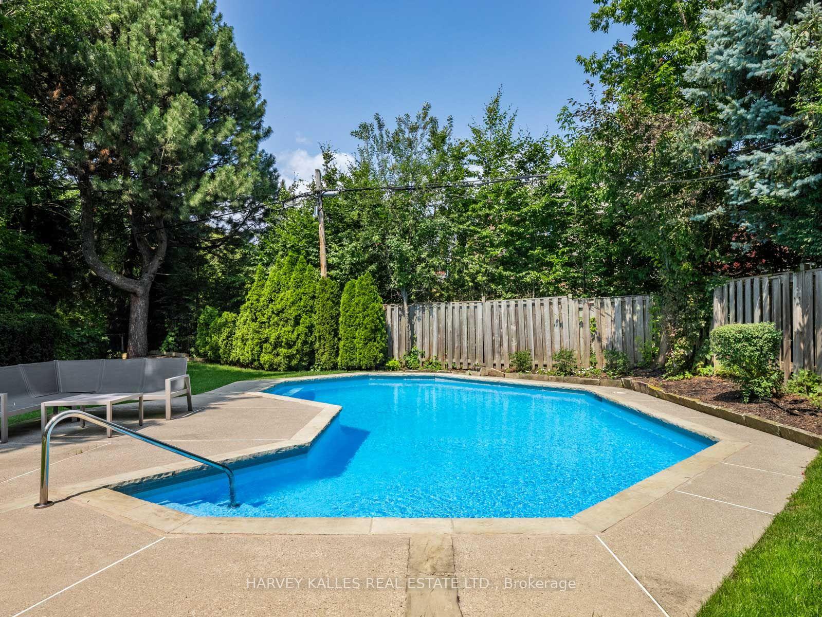 14 Dewbourne Avenue, Toronto