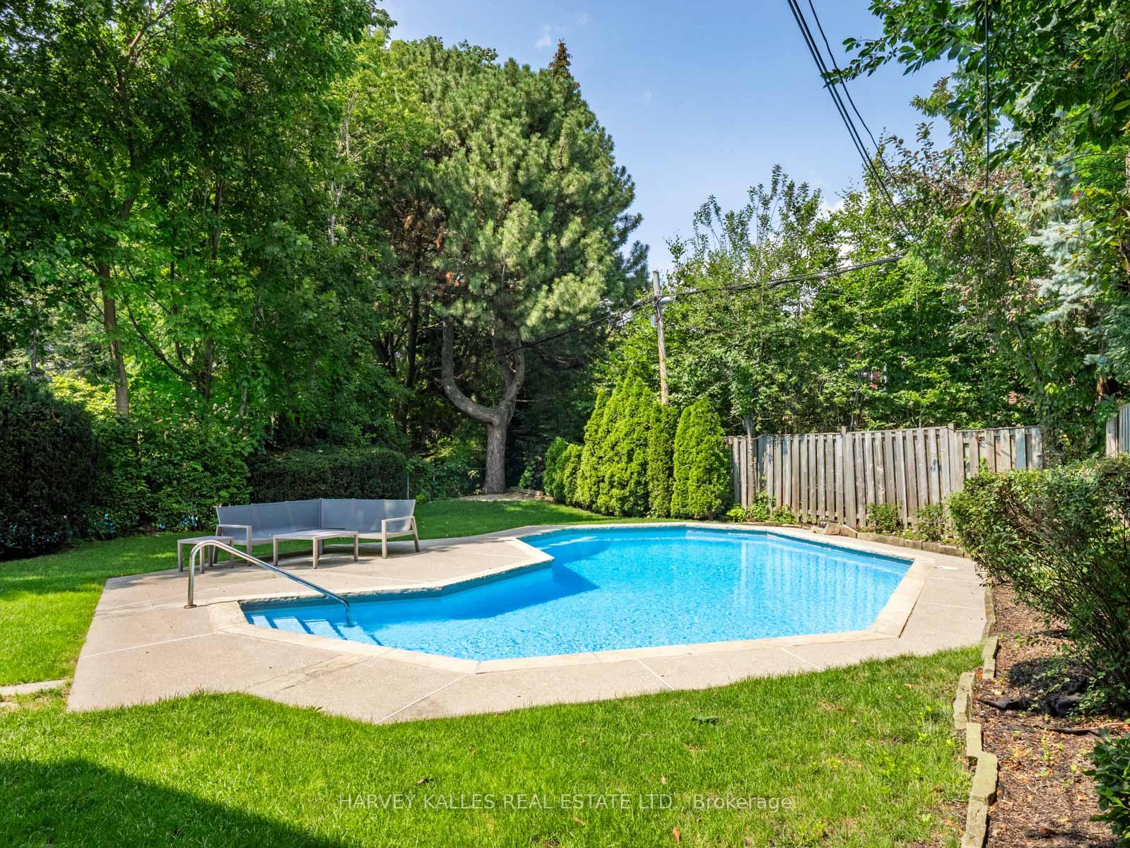 14 Dewbourne Avenue, Toronto