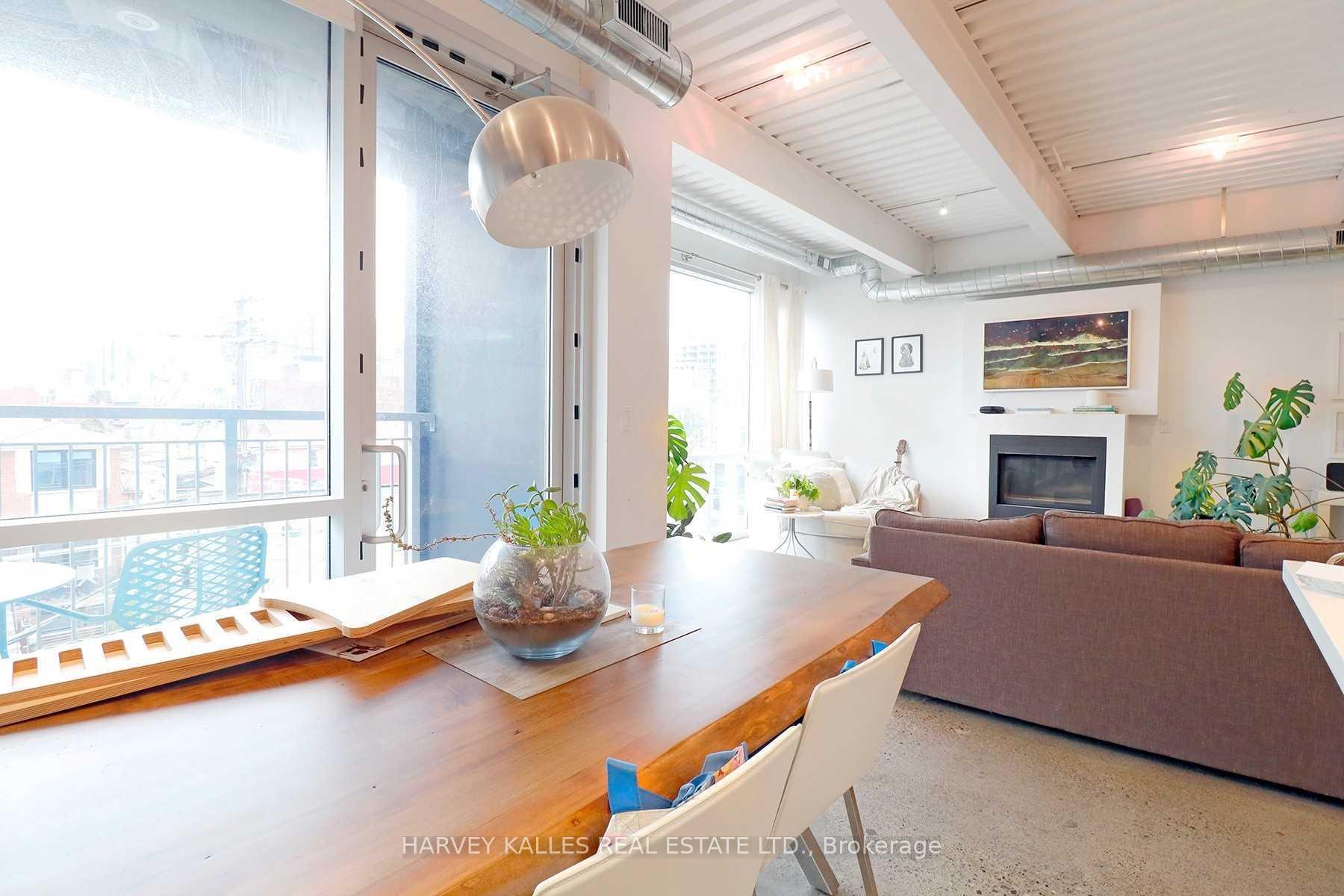 214 Bathurst Street PH3A, Toronto Unit: PH3A