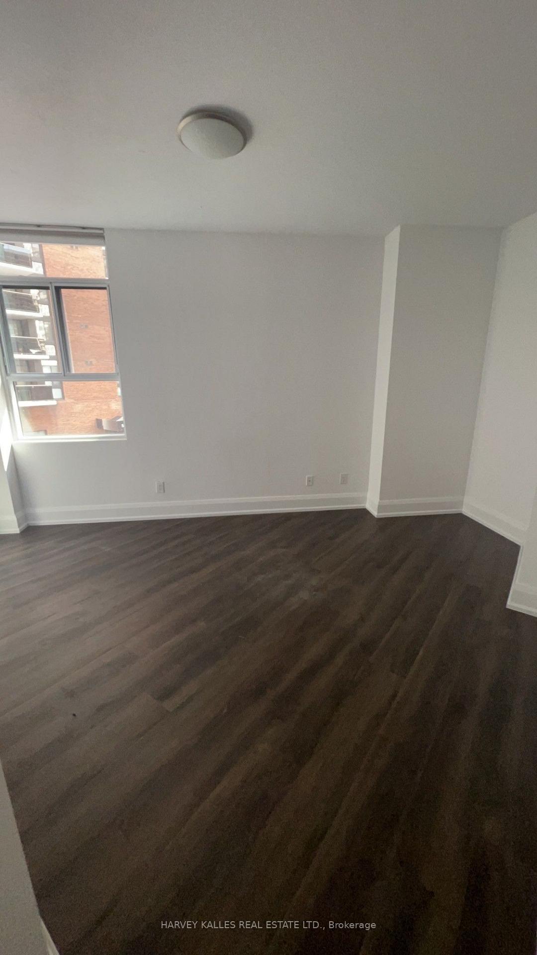 55 W Charles Street W 203, Toronto Unit: 203