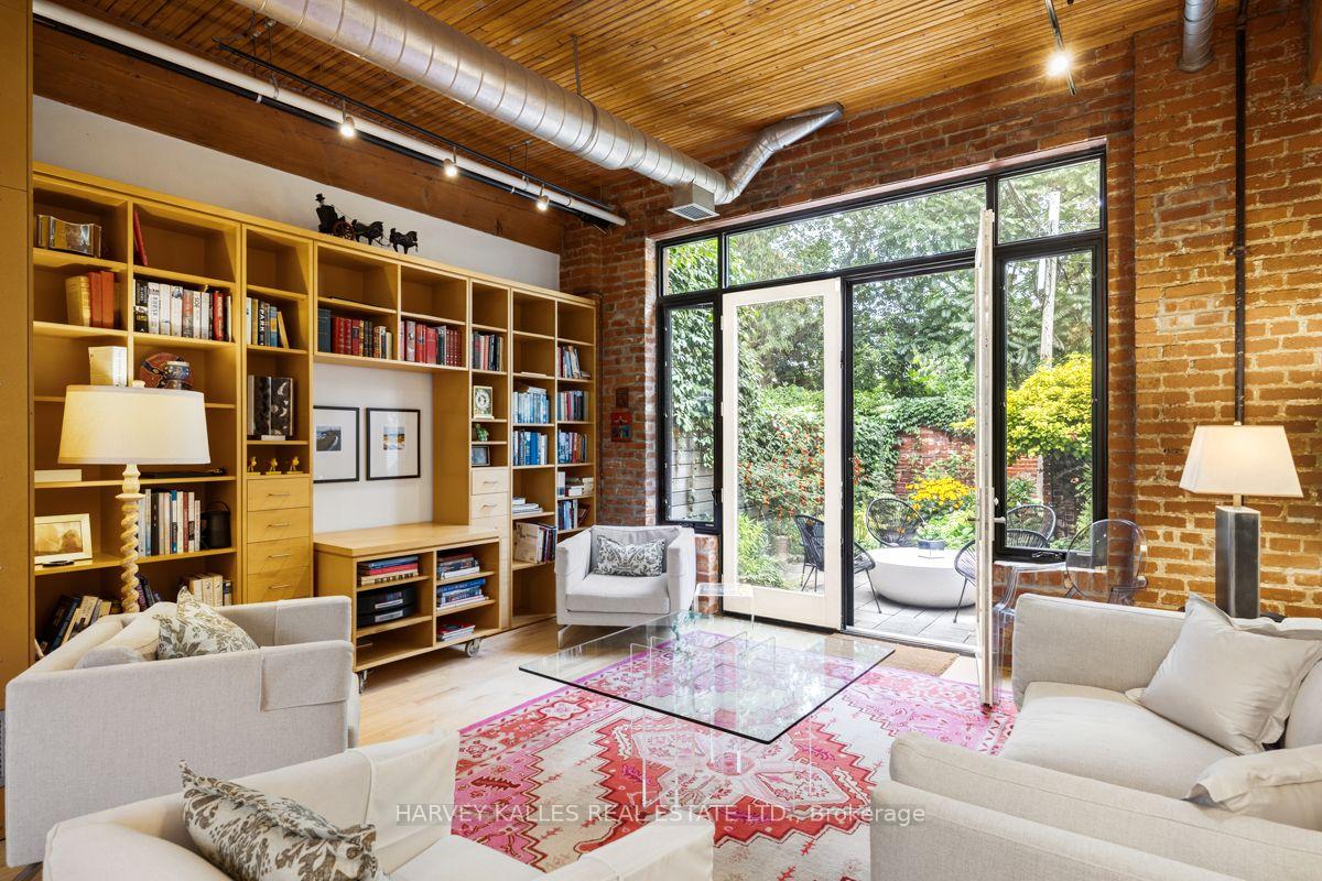 200 Clinton Street 7, Toronto Unit: 7