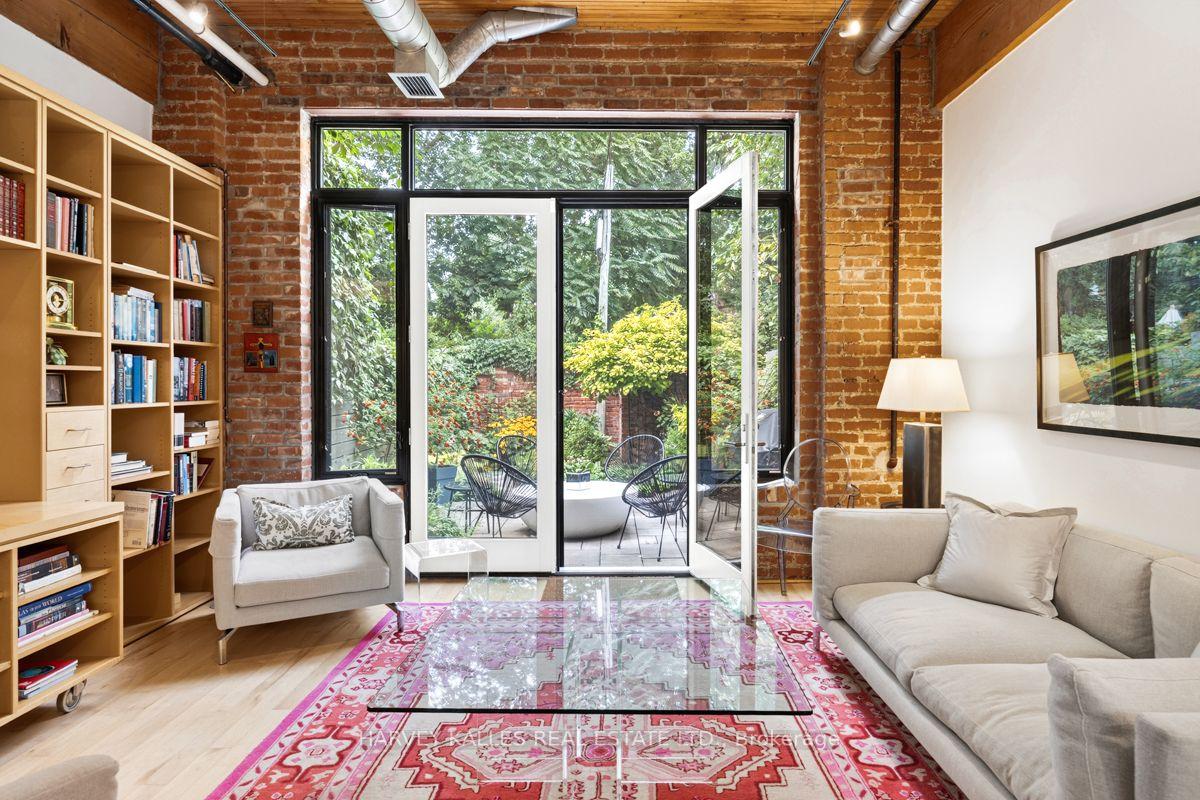200 Clinton Street 7, Toronto Unit: 7