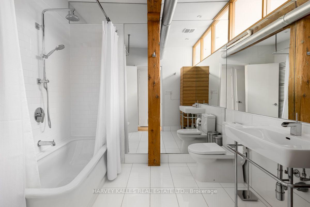 200 Clinton Street 7, Toronto Unit: 7