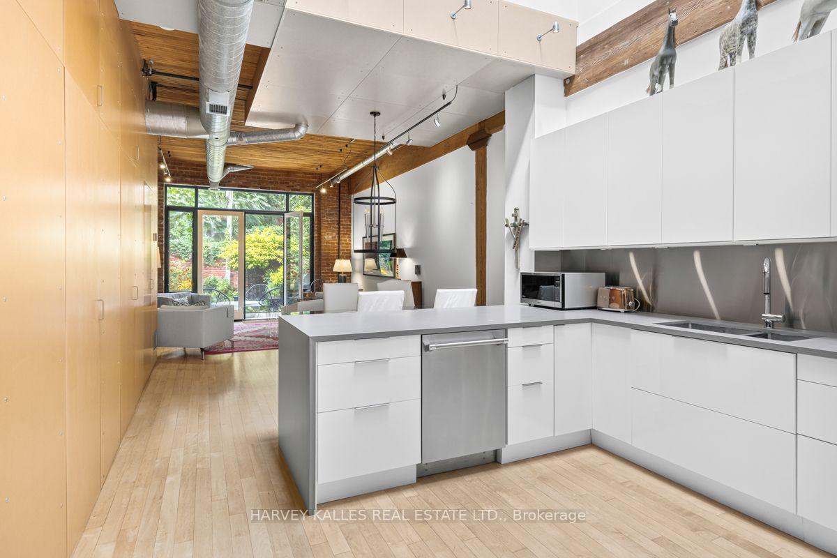 200 Clinton Street 7, Toronto Unit: 7