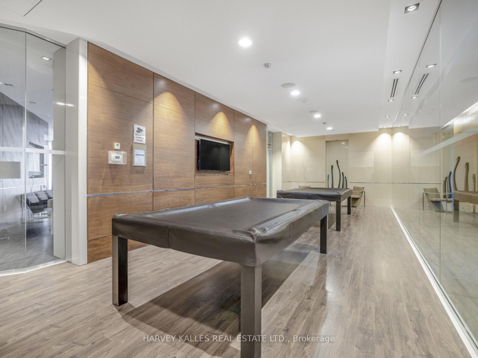 5 Sheppard Avenue E 2121, Toronto Unit: 2121