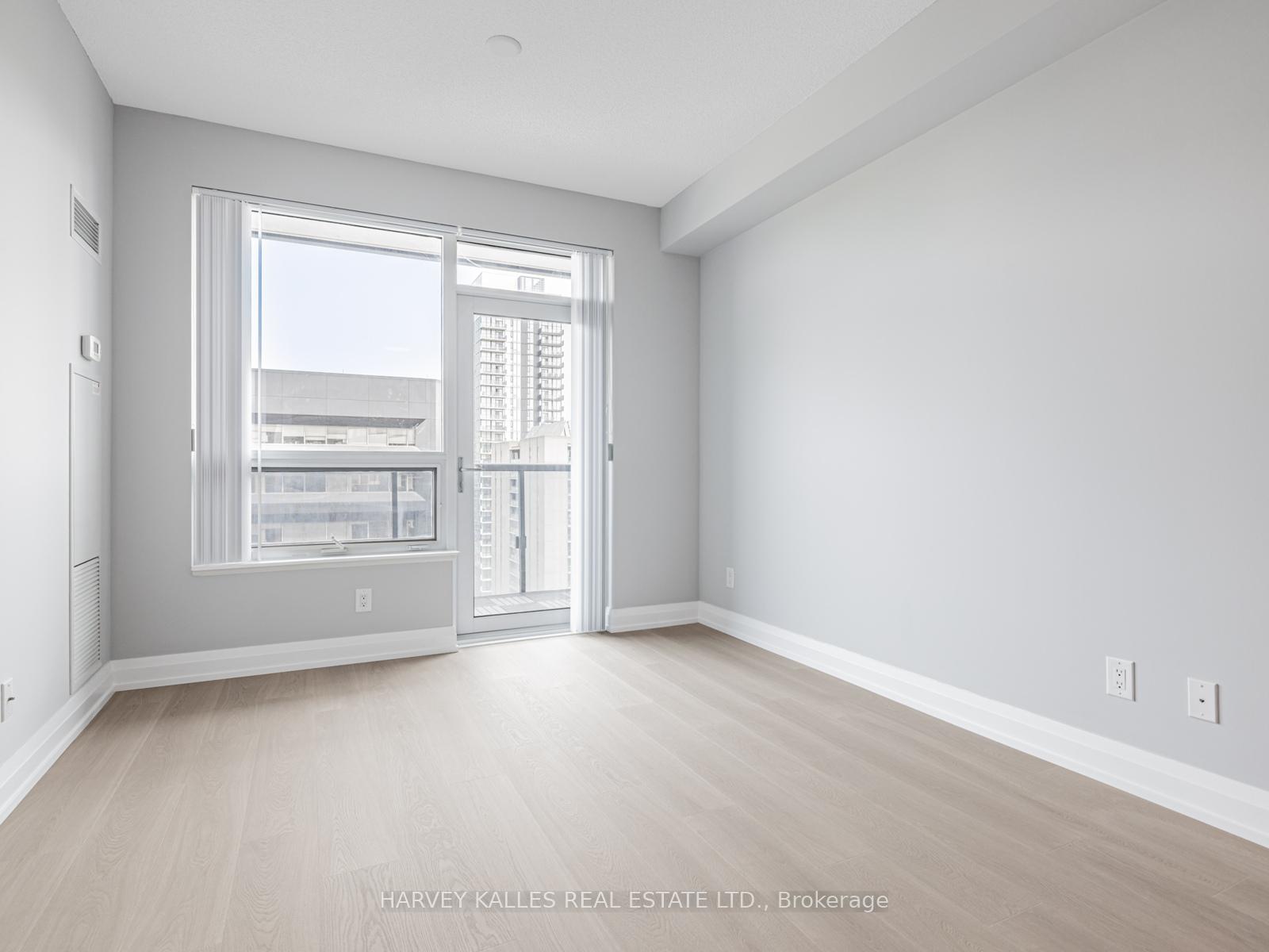 5 Sheppard Avenue E 2121, Toronto Unit: 2121