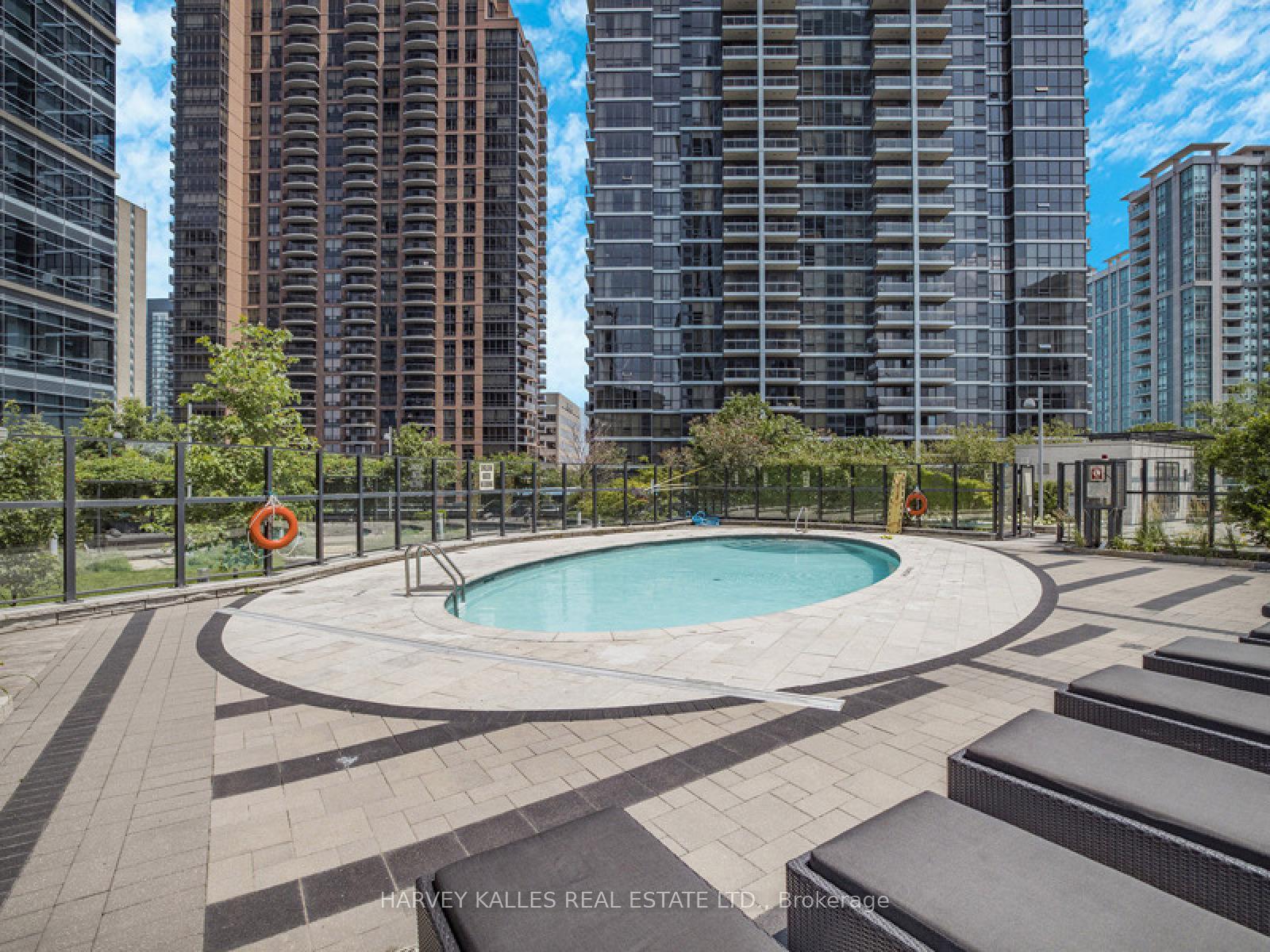5 Sheppard Avenue E 2121, Toronto Unit: 2121