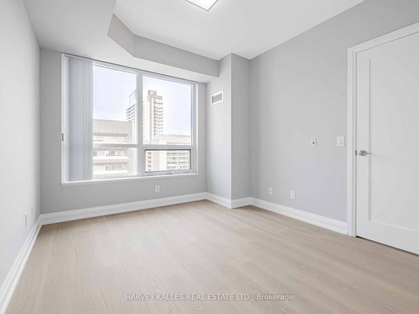 5 Sheppard Avenue E 2121, Toronto Unit: 2121