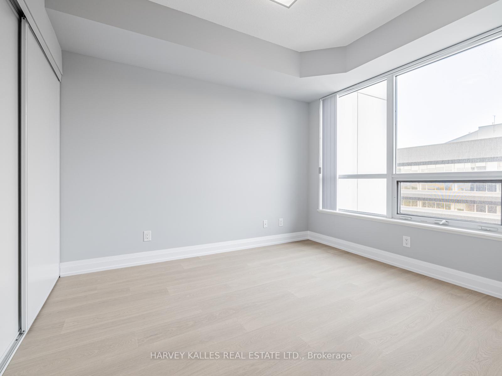 5 Sheppard Avenue E 2121, Toronto Unit: 2121