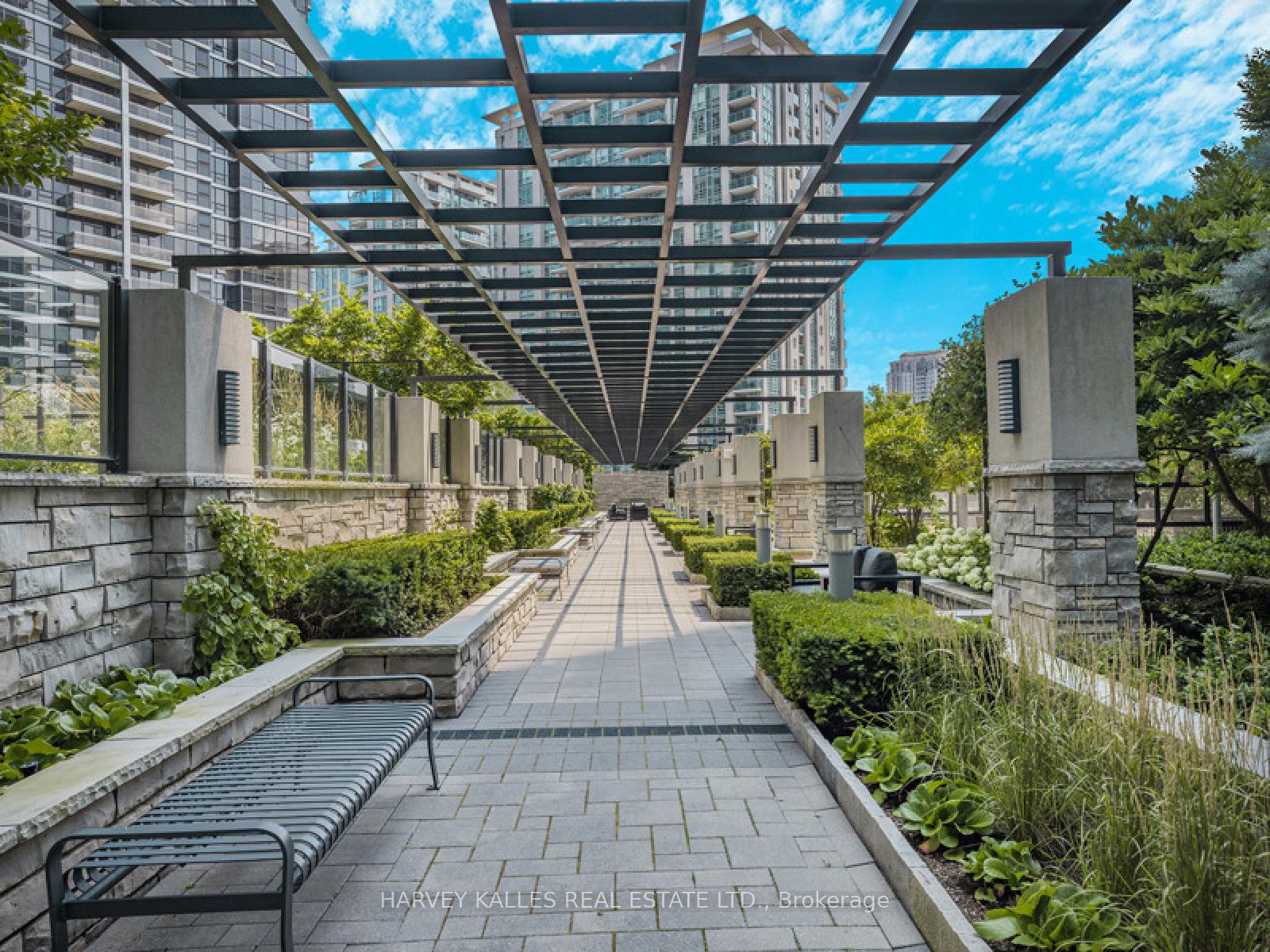 5 Sheppard Avenue E 2121, Toronto Unit: 2121