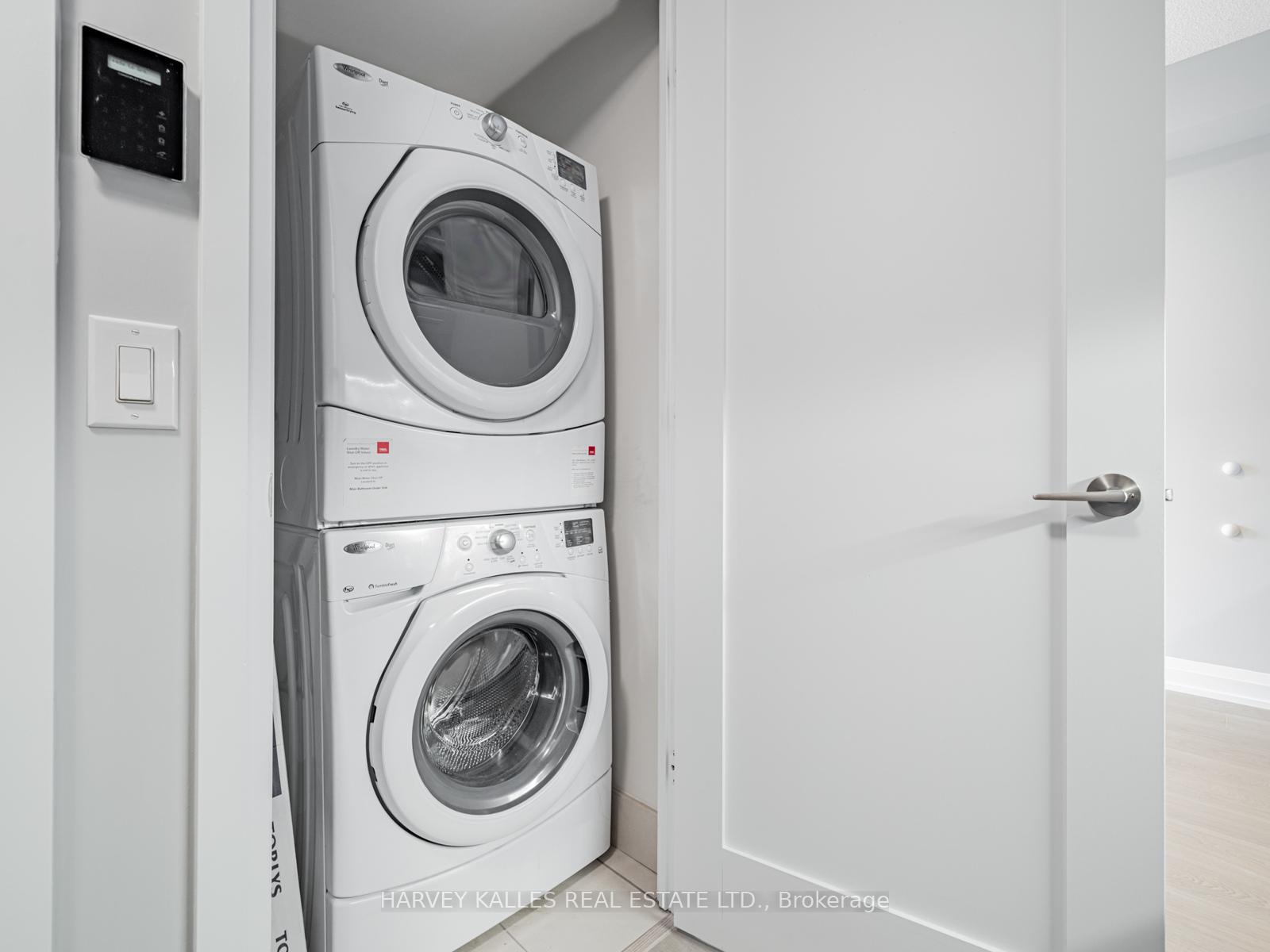 5 Sheppard Avenue E 2121, Toronto Unit: 2121