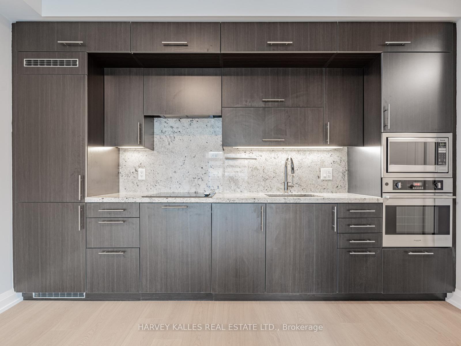 5 Sheppard Avenue E 2121, Toronto Unit: 2121