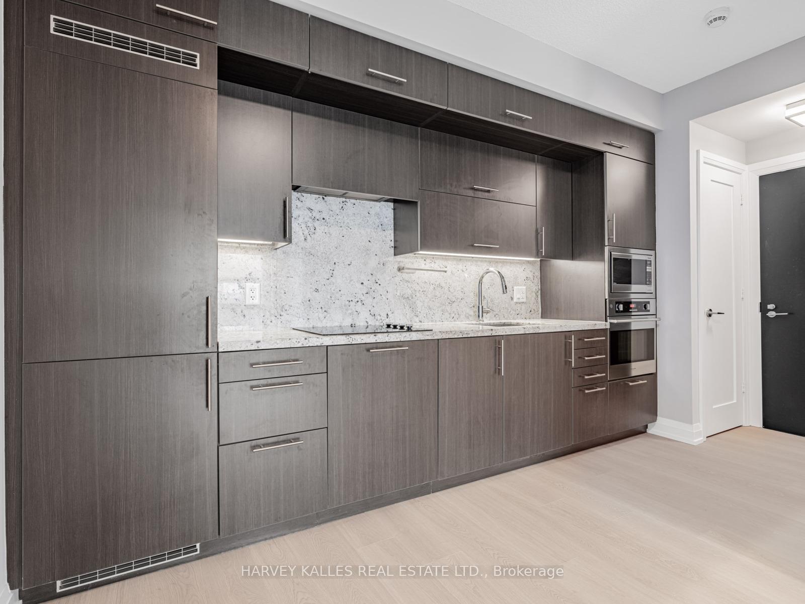 5 Sheppard Avenue E 2121, Toronto Unit: 2121