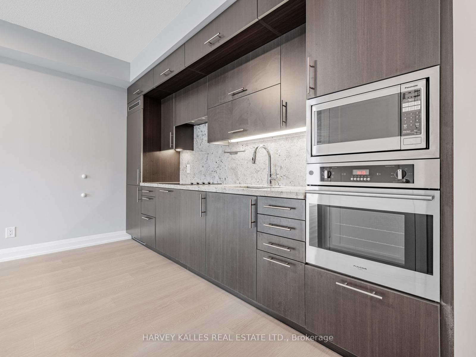 5 Sheppard Avenue E 2121, Toronto Unit: 2121