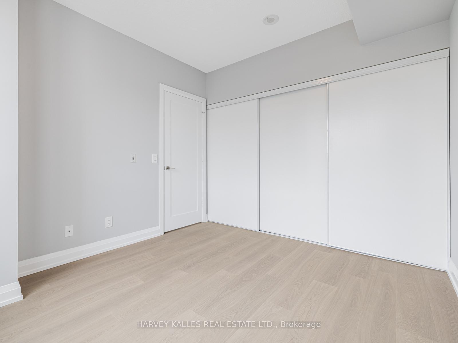 5 Sheppard Avenue E 2121, Toronto Unit: 2121