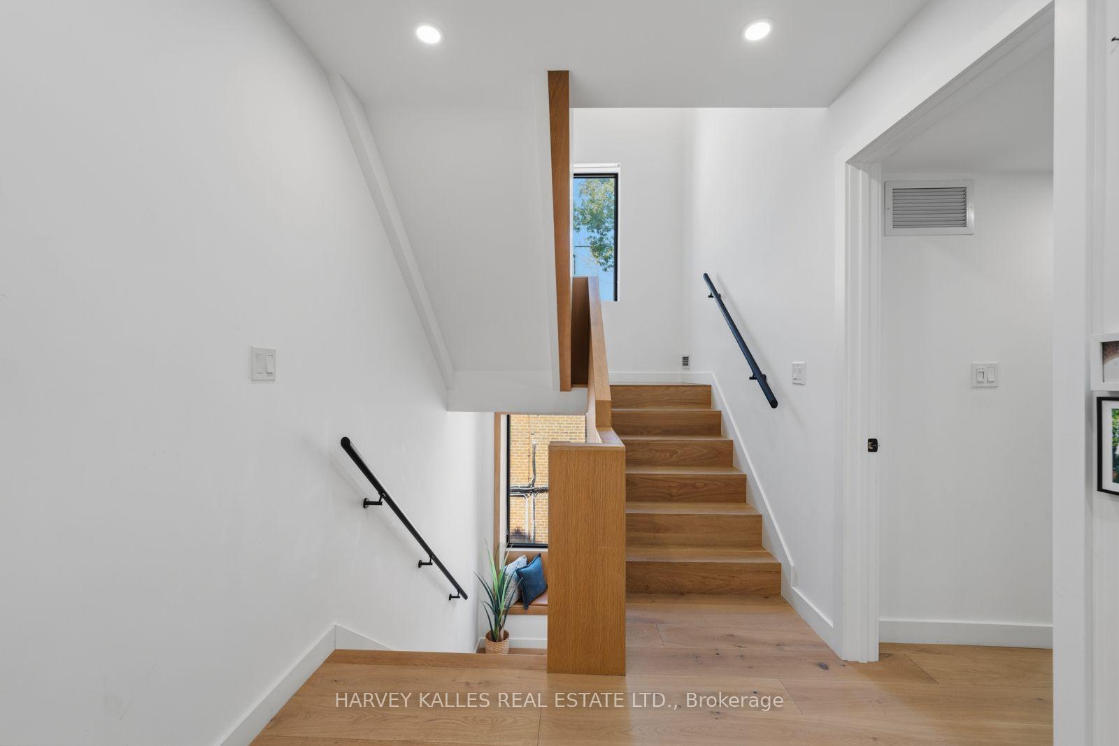 128 Lyndhurst Avenue, Toronto