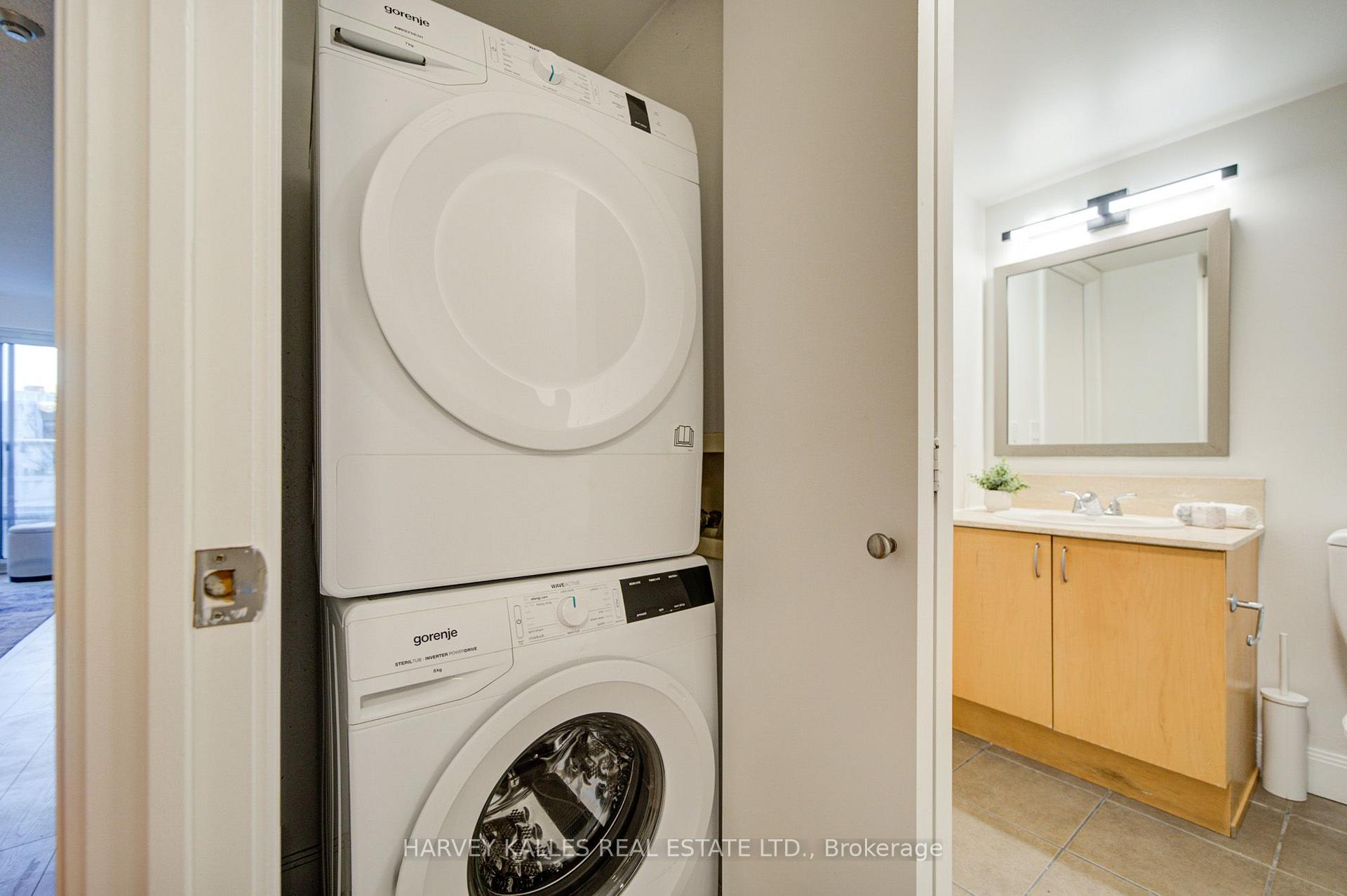 2191 Yonge Street 504, Toronto Unit: 504