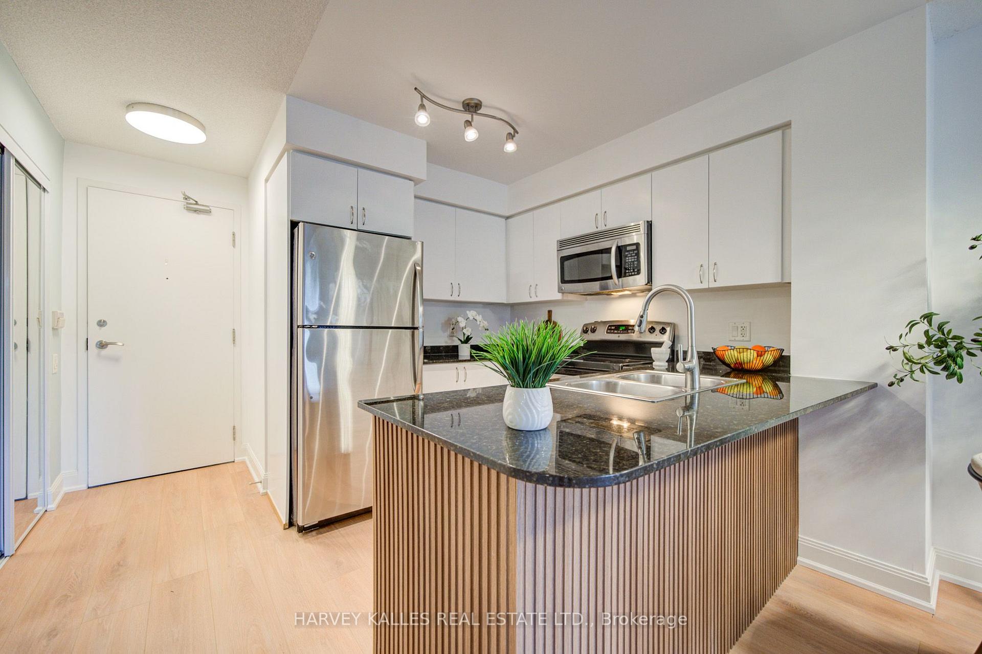 2191 Yonge Street 504, Toronto Unit: 504