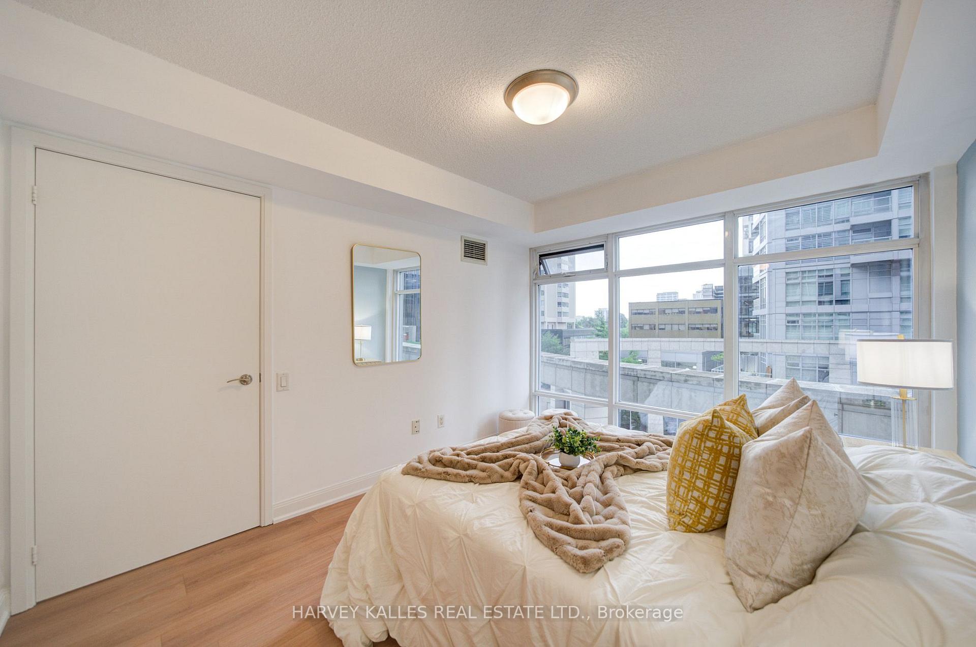 2191 Yonge Street 504, Toronto Unit: 504