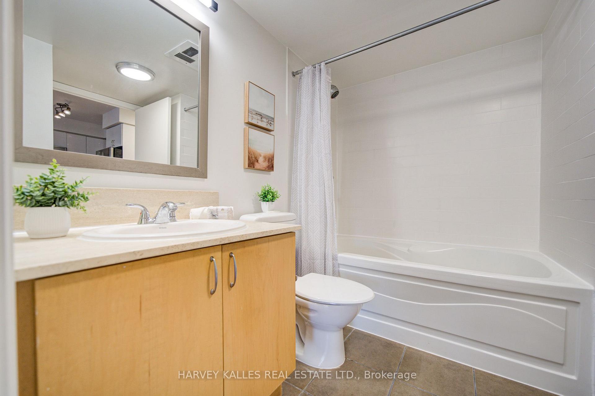 2191 Yonge Street 504, Toronto Unit: 504
