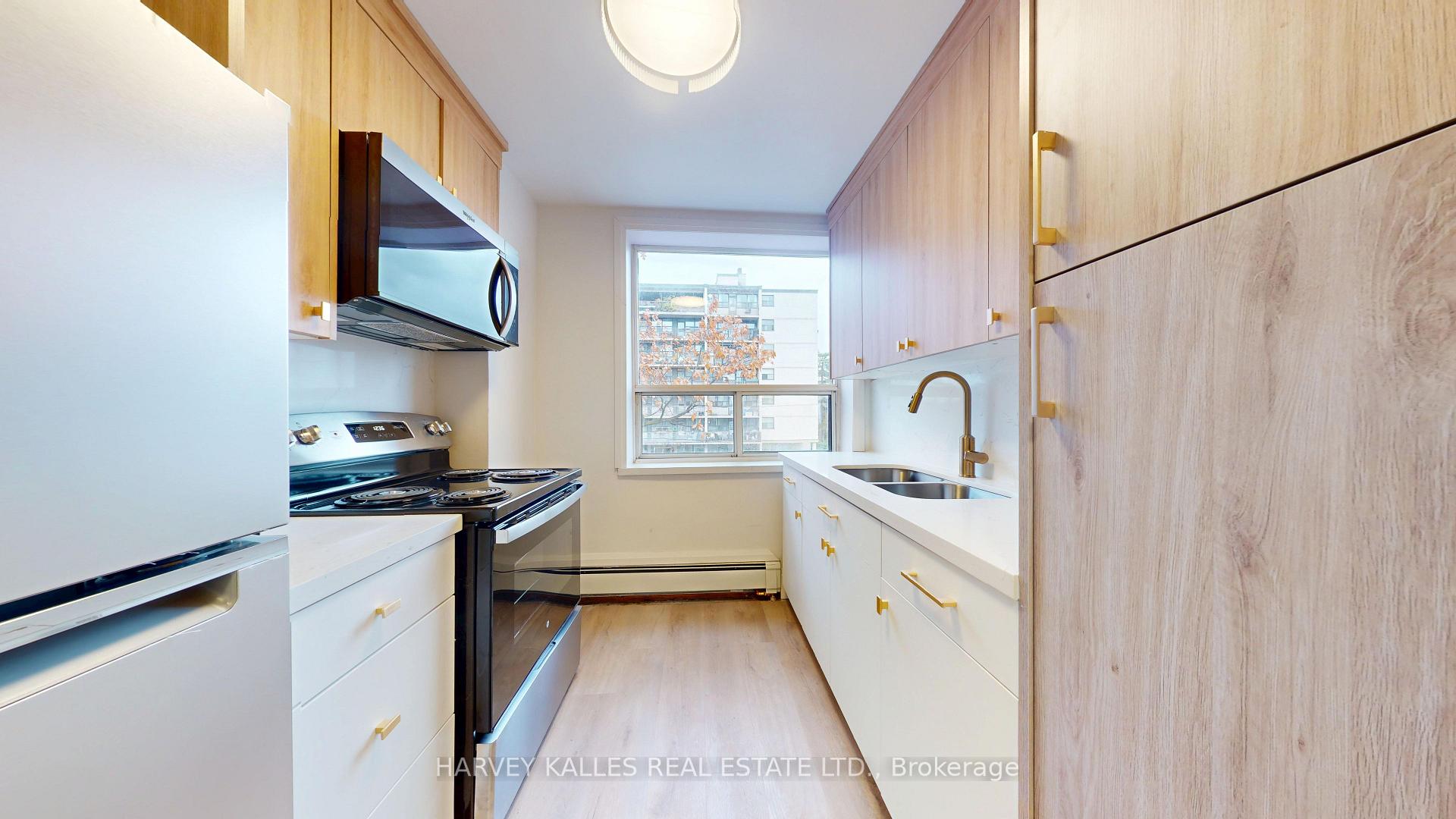 1 Marquette Avenue 14, Toronto Unit: 14