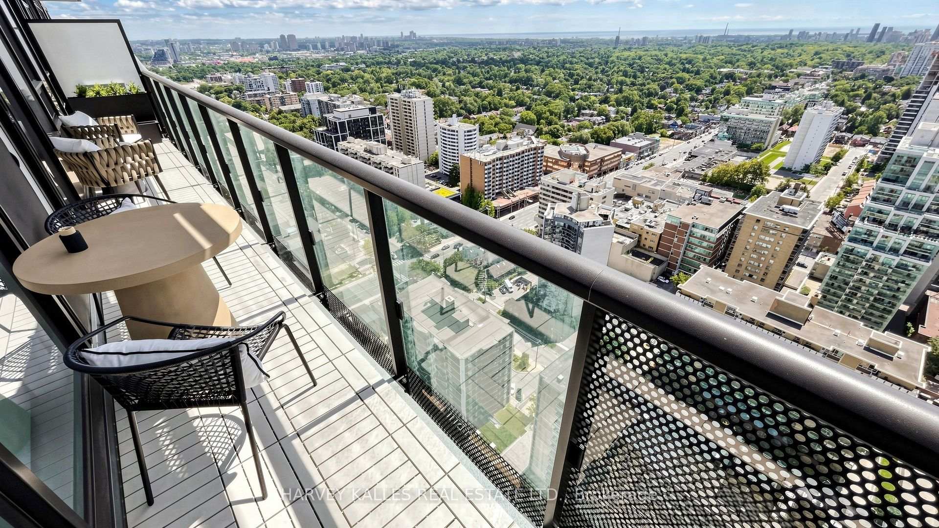 127 Broadway Avenue 3302, Toronto Unit: 3302
