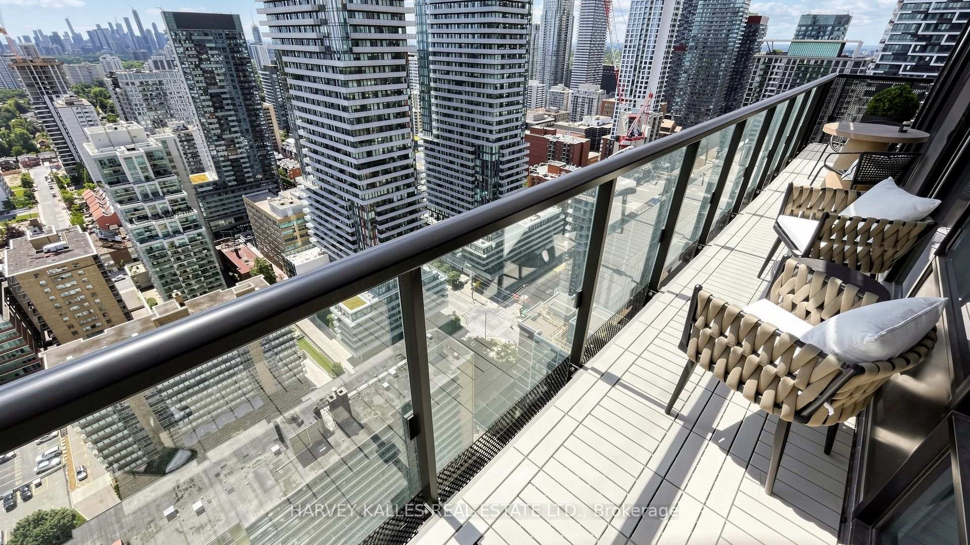127 Broadway Avenue 3302, Toronto Unit: 3302