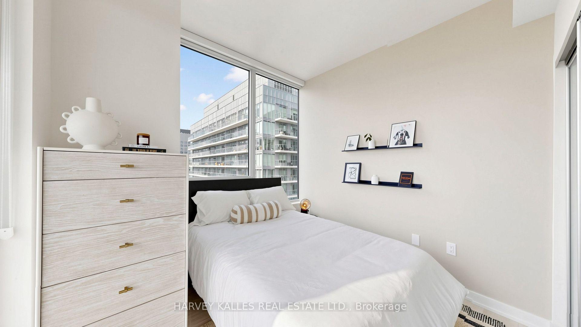 127 Broadway Avenue 3302, Toronto Unit: 3302