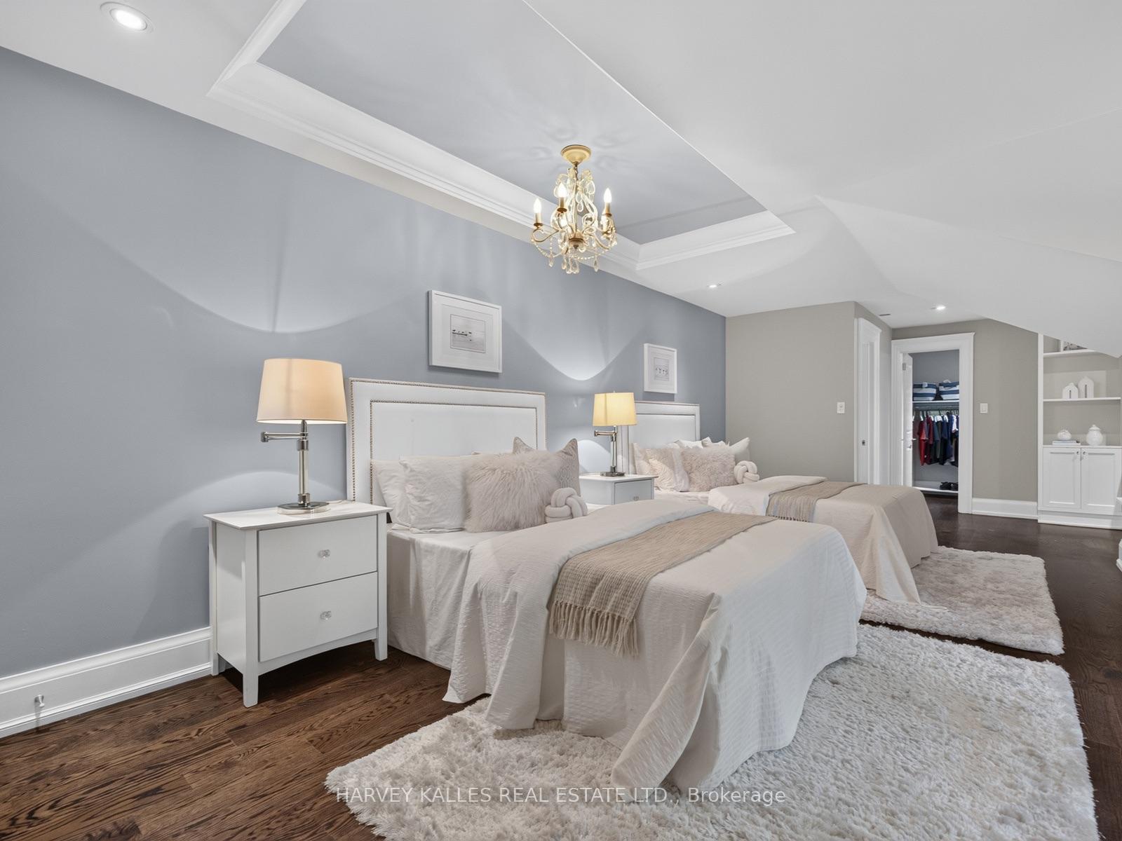 107 Stratford Crescent, Toronto