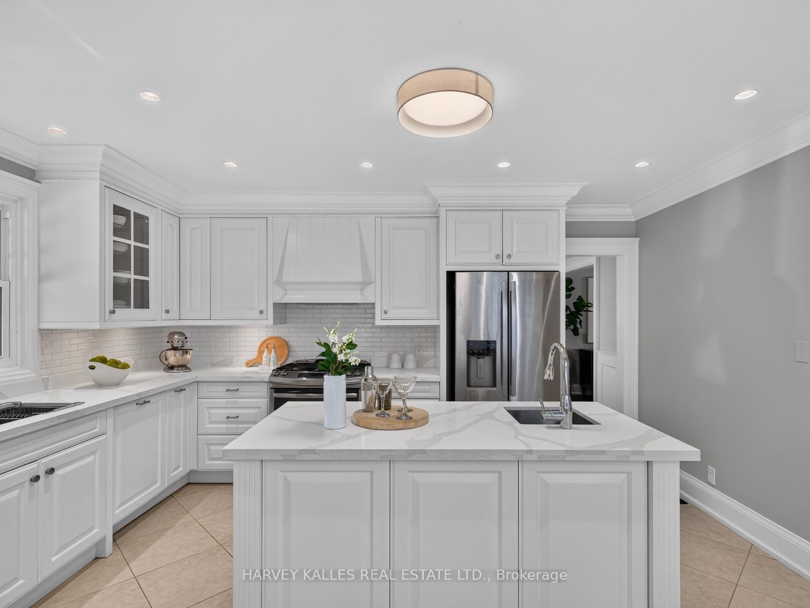 107 Stratford Crescent, Toronto