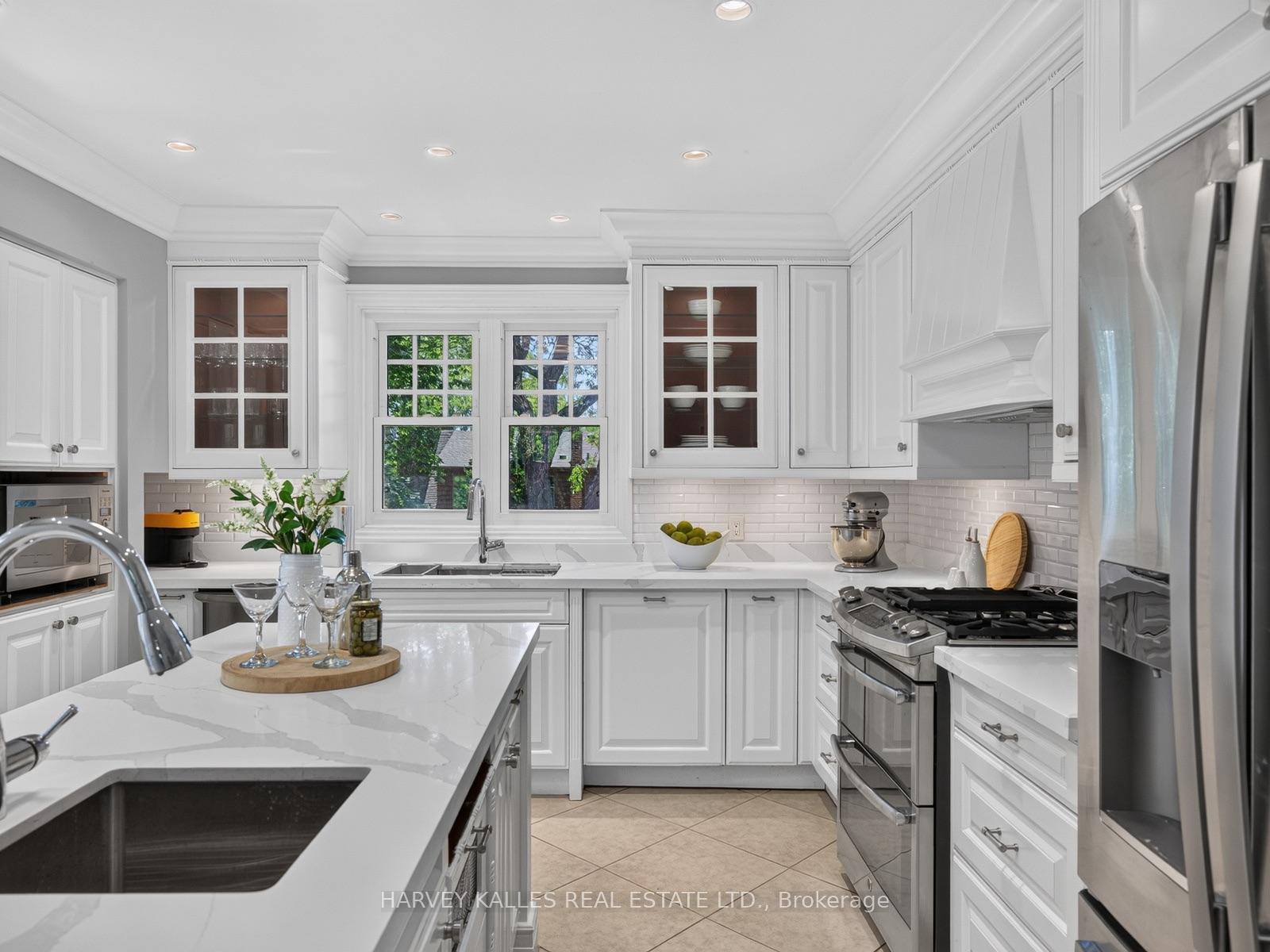 107 Stratford Crescent, Toronto