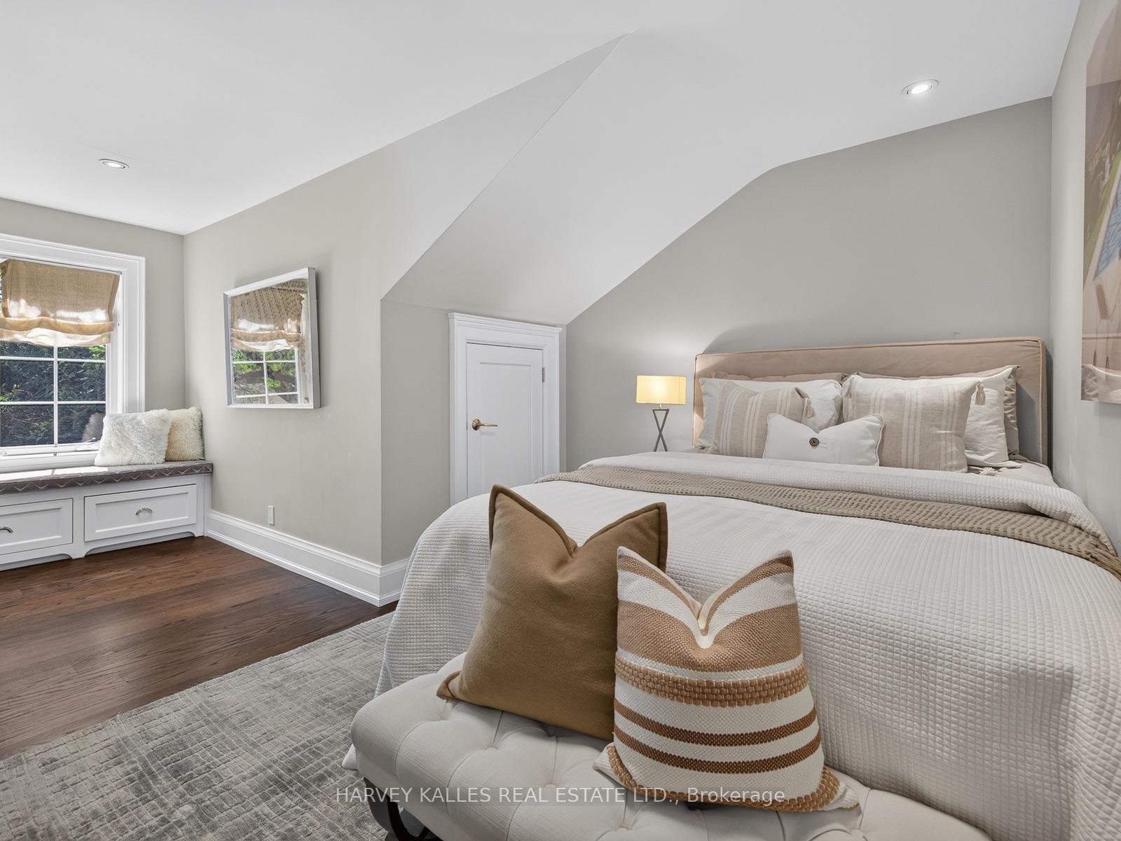 107 Stratford Crescent, Toronto