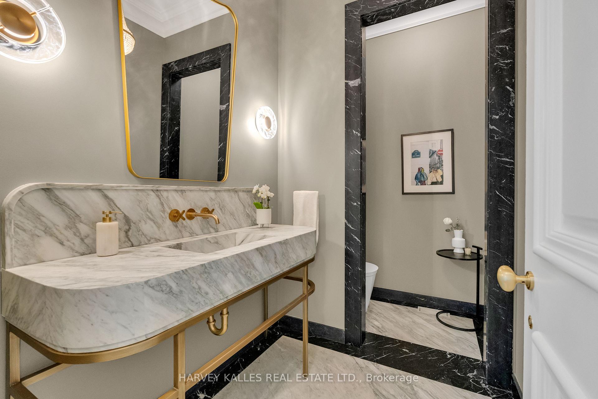 82 Sherwood Avenue, Toronto