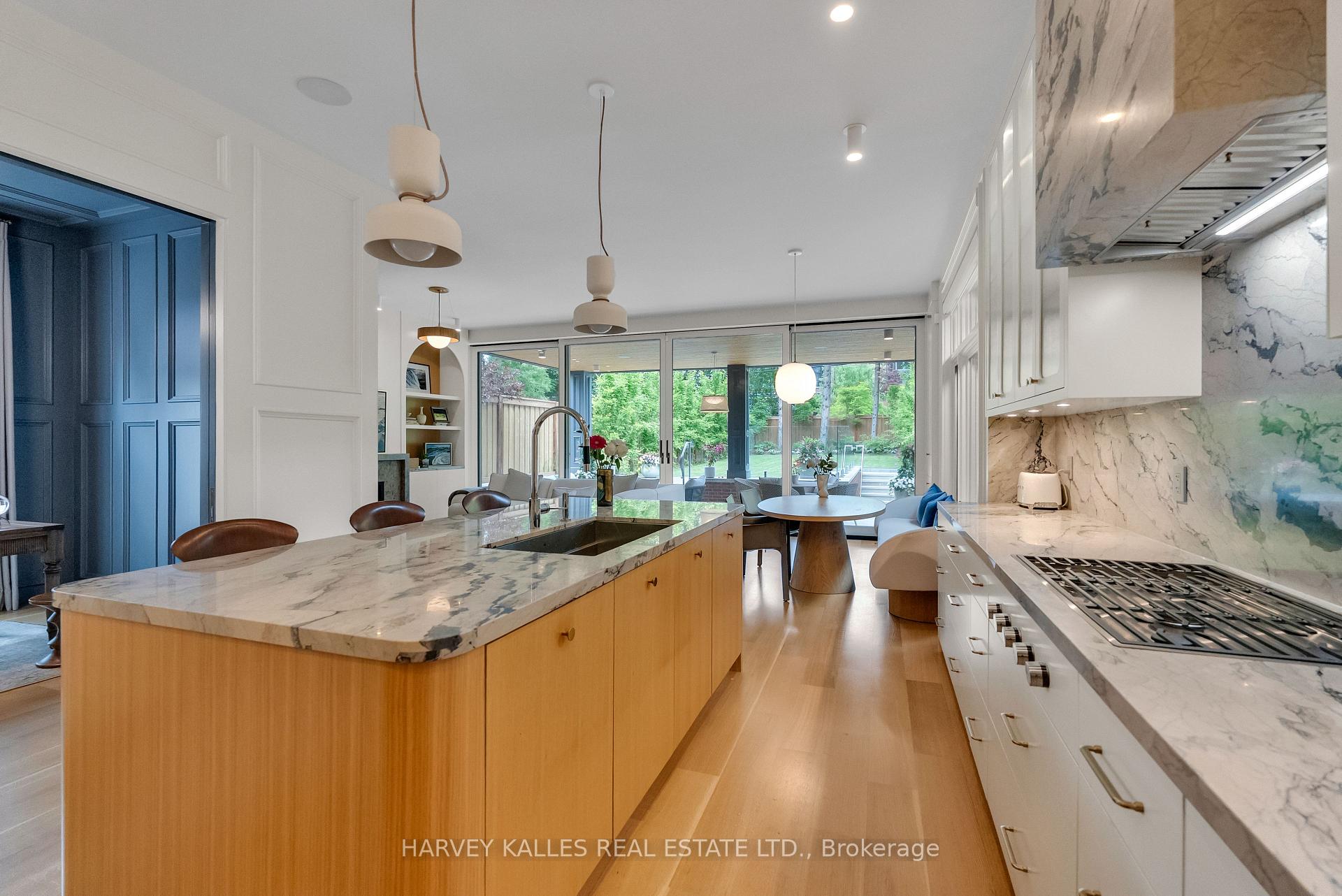 82 Sherwood Avenue, Toronto