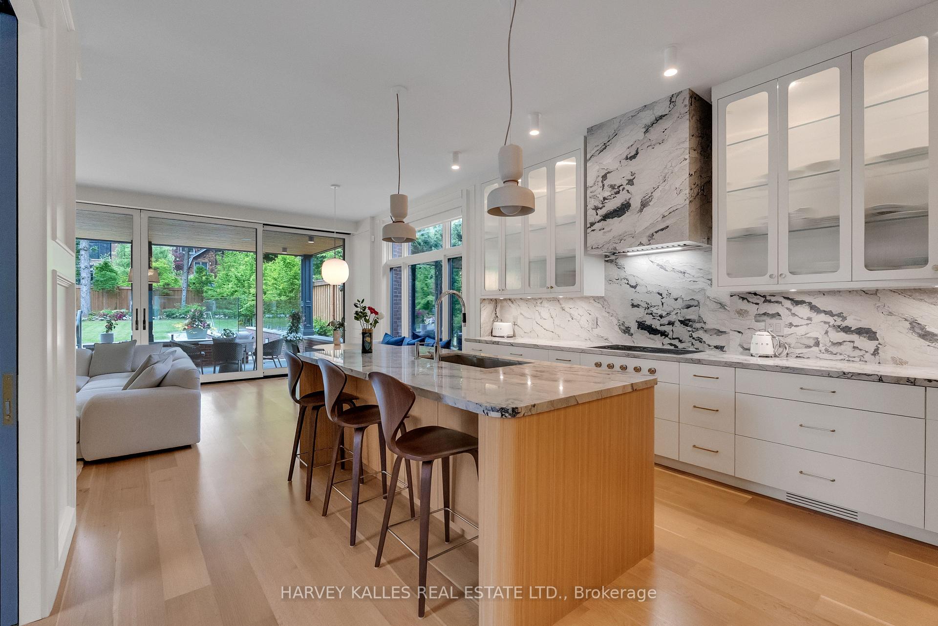 82 Sherwood Avenue, Toronto