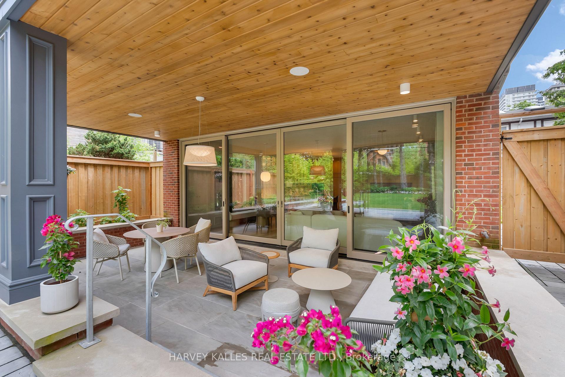 82 Sherwood Avenue, Toronto