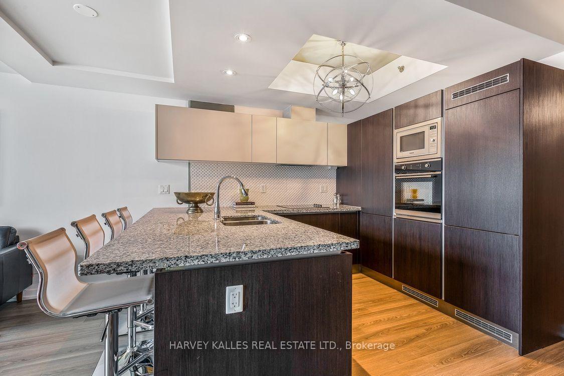 220 George Street 702, Toronto Unit: 702