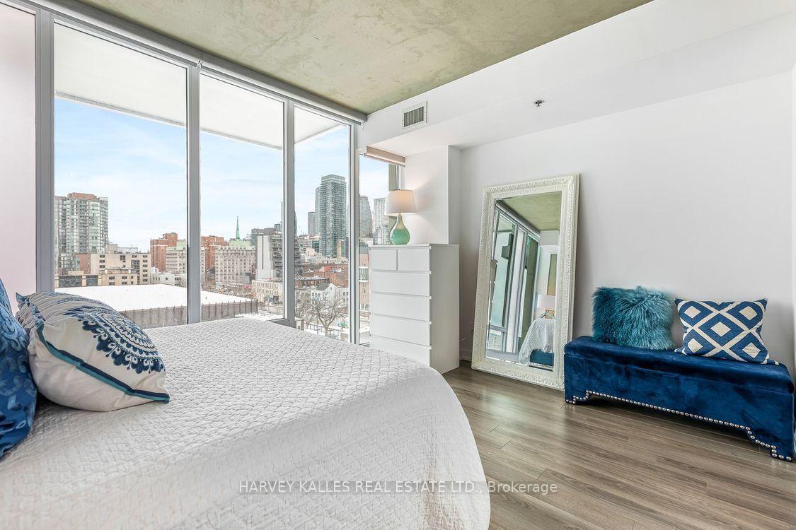 220 George Street 702, Toronto Unit: 702