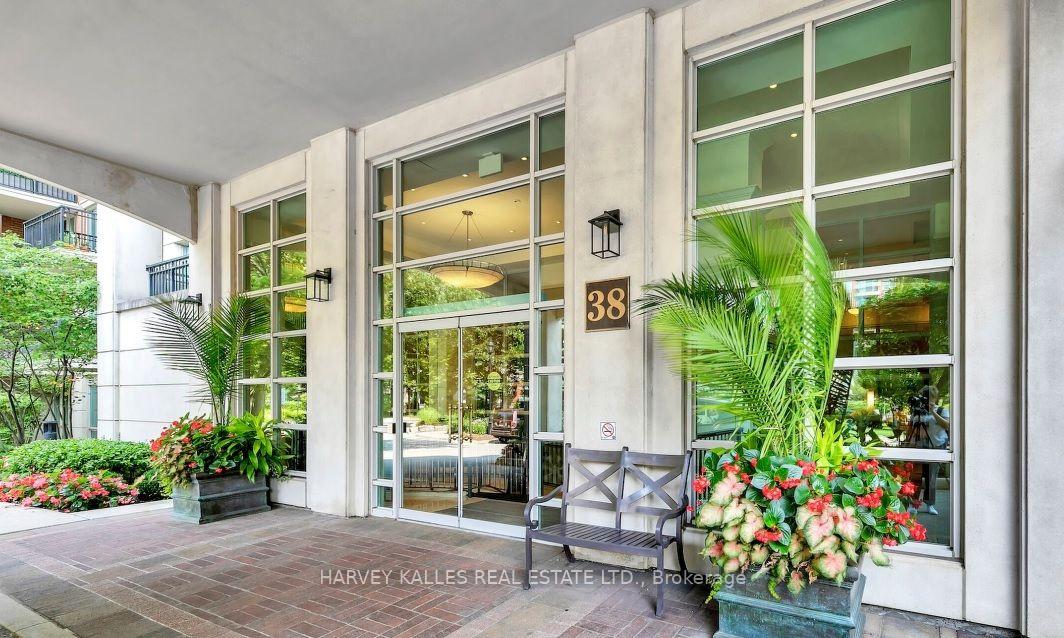 38 William Carson Crescent 810, Toronto Unit: 810
